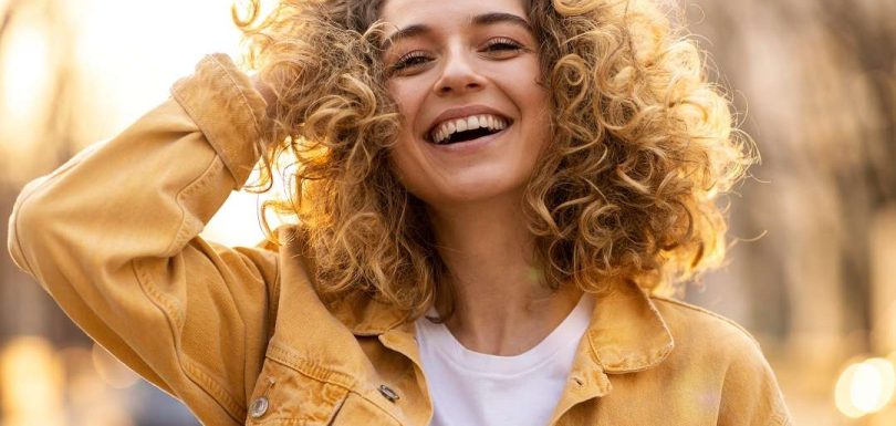 bella ragazza che sorride