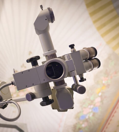 microscopio operativo con dietro soffitto affrescato