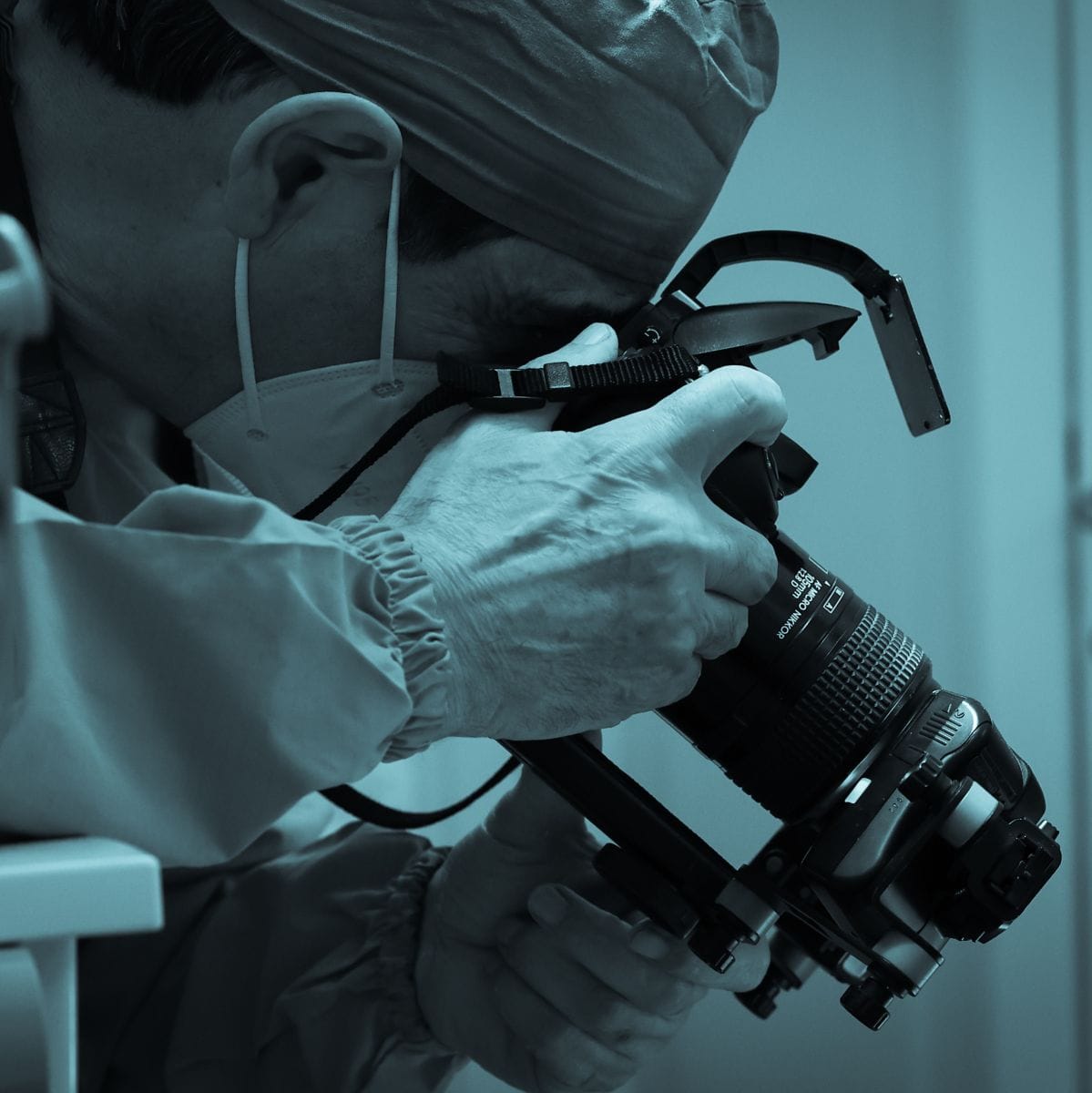 Dr. Mura che fotografa